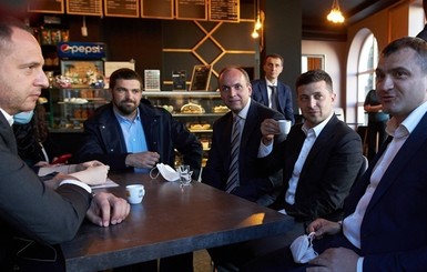 Неприкасаемый президент: заплатит ли Зеленский штраф за выпитый кофе в Хмельницком решит Верховный суд