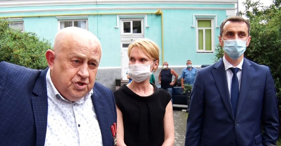 Санитарного врача Ляшко не пустили в Житомирский областной лабораторный центр и проводили криками 