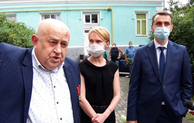 Санитарного врача Ляшко не пустили в Житомирский областной лабораторный центр и проводили криками 