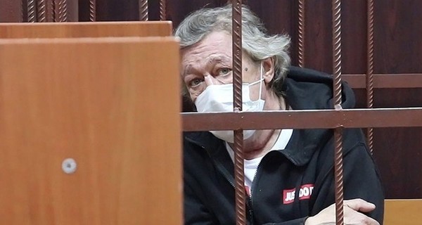 Адвокат Ефремова: Михаил сел за руль после того, как ему позвонил друг из Украины