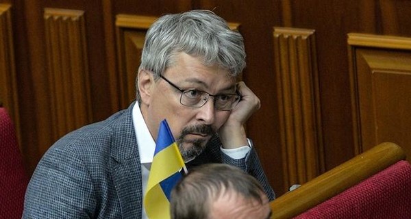 Министр культуры Ткаченко продал свои акции 