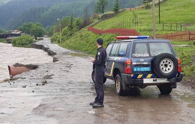 Аваков сообщил о введении чрезвычайных мер безопасности из-за наводнения на Буковине