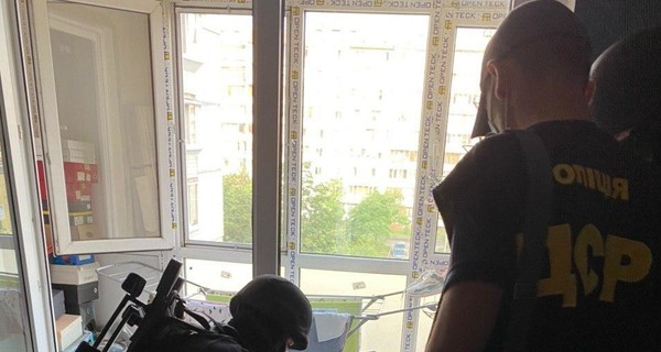 Спецназ задержал аферистов, которые отнимали квартиры у жителей столицы и Киевской области 