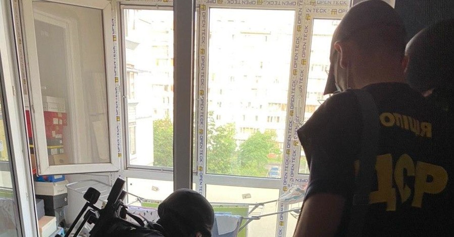 Спецназ задержал аферистов, которые отнимали квартиры у жителей столицы и Киевской области 