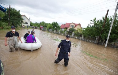 Жертвы паводка в Западной Украине: Вырубка не виновата - столько воды лес бы не остановил
