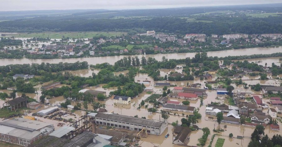 Кабмин выделил почти 700 миллионов гривен на ликвидацию последствий наводнения на Западной Украине
