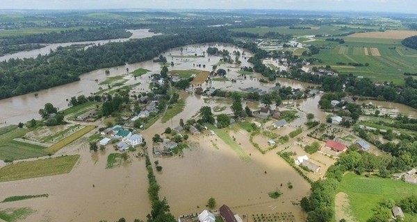 На Закарпатье и Буковине подсчитали убытки от наводнений