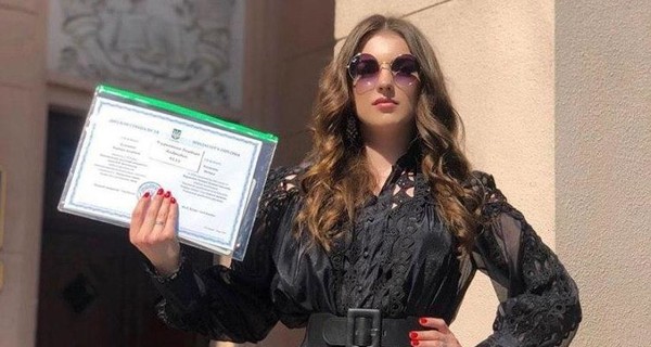 Дочь Кузьмы Скрябина получила диплом медика