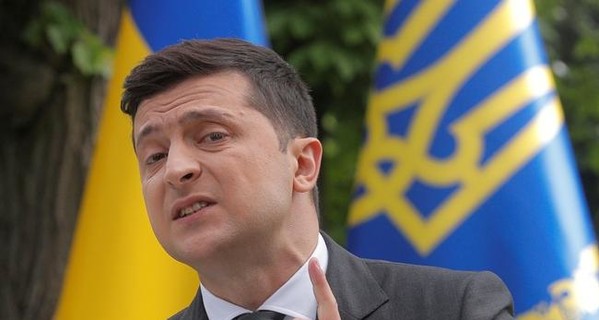 Недовольных действиями Зеленского в Украине впервые стало больше, чем довольных