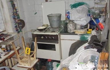 Харьковчанин неделю жил в квартире с мертвыми родителями и пытался покончить с собой