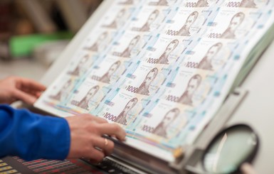 3 тысячи каждому: зачем в Украине хотят включить печатный станок