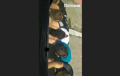 В Кировоградской области ребятам пришлось толкать автобус, чтобы успеть на ВНО