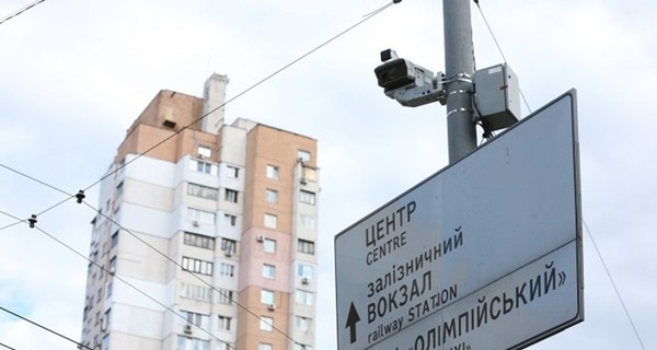 Месяц видеокамерам на дорогах Киева: скорость начали превышать в четыре раза реже
