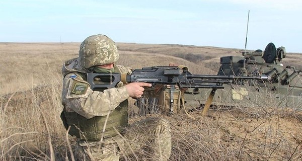 На Донбассе очередные обстрелы: ранен украинский воин