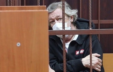 Адвокат разъяснил свое заявление о непризнании Ефремовым вины в смертельном ДТП