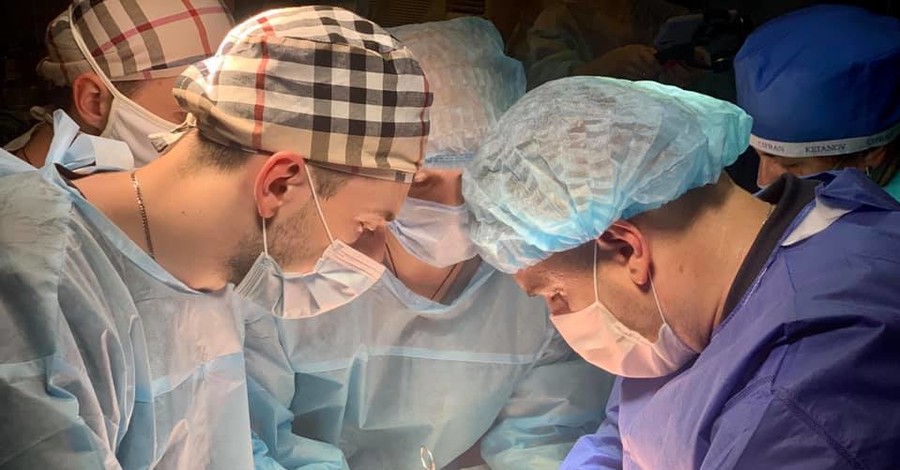 Во Львове провели уникальные операции по пересадке сердца и почек от одного донора