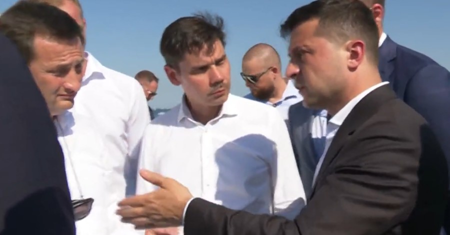 Зеленский в Одессе: президенту пообещали убрать затонувший танкер Delfi до 20 июля