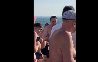 Зеленский и Ермак скупнулись на пляже в Одессе: на том же месте, где и с Богданом