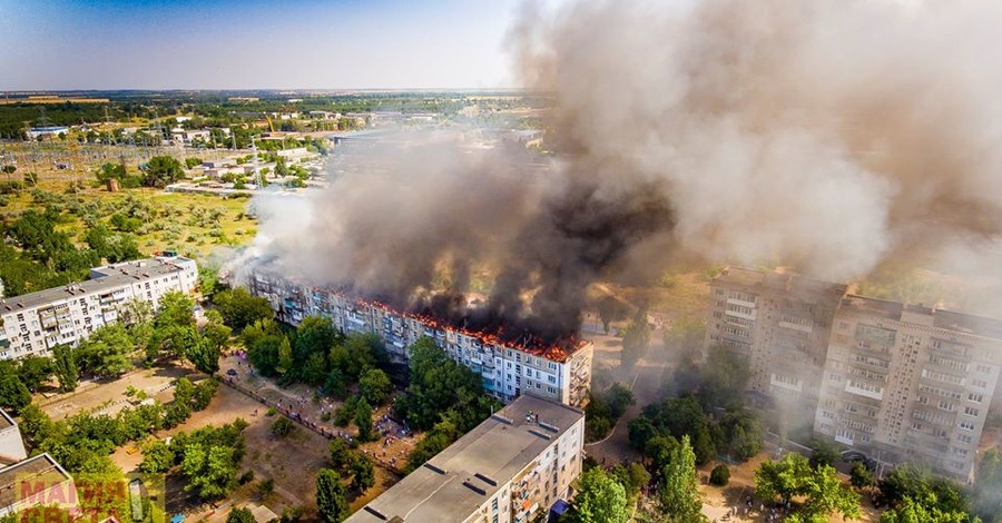 Выпил, закурил, заснул: в Новой Каховке задержали возможного виновника пожара на всей крыше дома