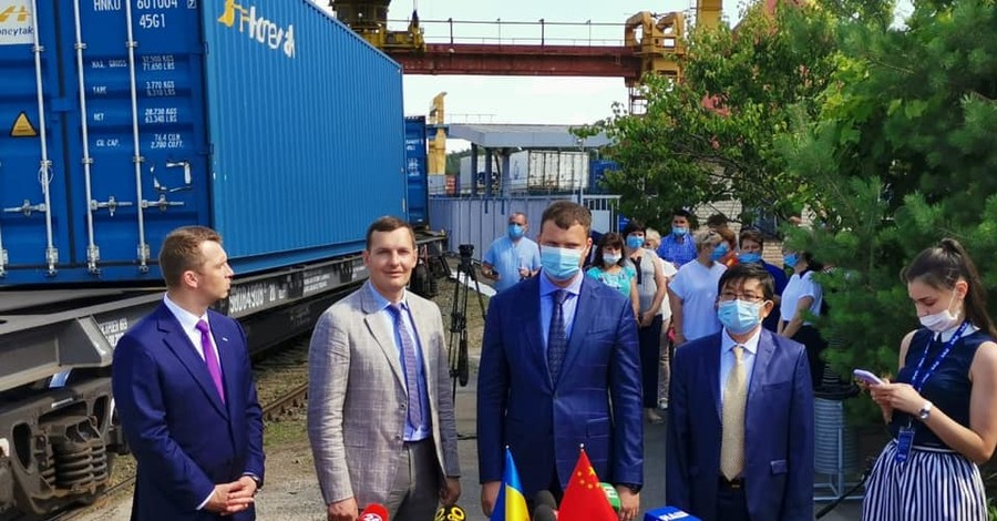 В Украину прибыл первый контейнерный поезд  из Уханя