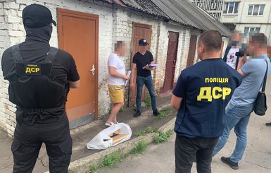 За взятку в два ноутбука арестовали зама начальника прокуратуры Ровненской области 