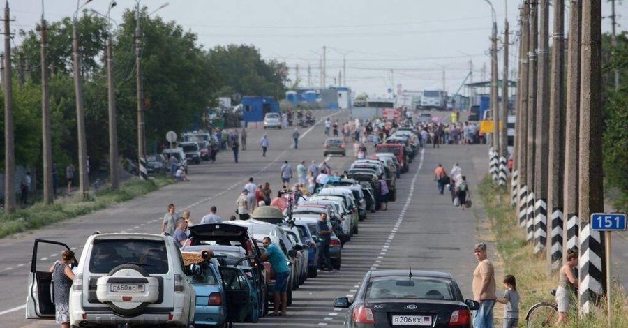 Жители Донецка: С донецкой пропиской даже при открытых блокпостах в сторону Киева не выпускают
