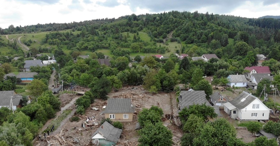 Пострадавшие от паводка в Прикарпатье: И затопленный огород, и дом оценивают одинаково - в 20 тысяч гривен