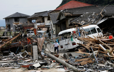 Удар стихи: в Японии из-за наводнений и оползней погибли более 60 человек
