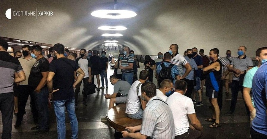 В Харькове протестуют машинисты метрополитена, которым несколько месяцев не выдают зарплату