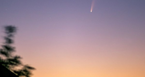 Самая яркая за 7 лет: в Каменском пролетела комета