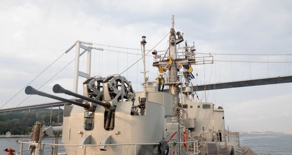 Корабли НАТО вошли в Черное море и движутся к Украине