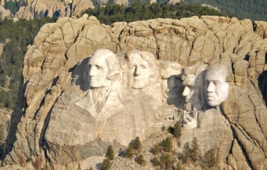 Канье Уэст прифотошопил себя к четырем президентам США на Горе Рашмор
