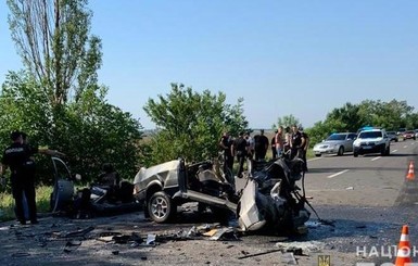 Стали известны подробности аварии с шестью жертвами под Одессой: погибли одноклассники и семейная пара