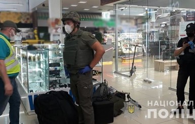 В Киеве произошел взрыв в кафе: весь персонал и посетителей эвакуировали