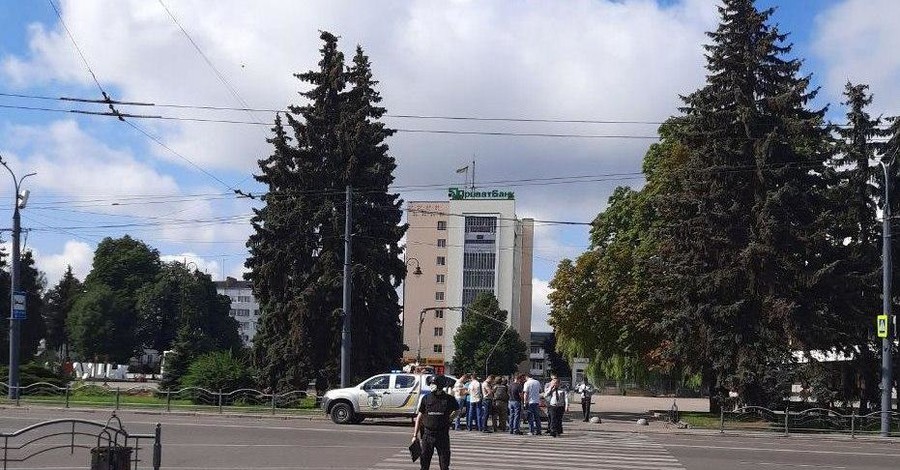 СБУ сообщила о 10 заложниках в автобусе Луцка