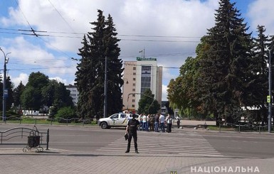 СБУ сообщила о 10 заложниках в автобусе Луцка