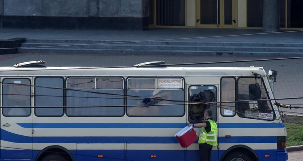 Луцкий террорист разрешил полиции передать заложникам питьевую воду