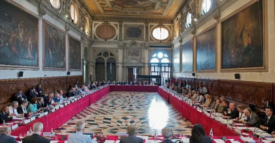 Закон о референдуме: Венецианская комиссия утвердила 