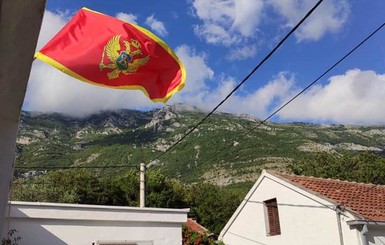 Черногория объявила об эпидемии коронавируса в разгар туристического сезона и ввела масочный режим на улице