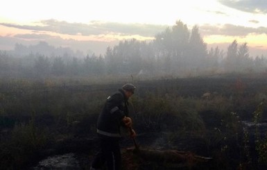 В Луганской области тушат пожар, который начался из-за обстрела