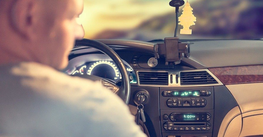 Патрульные опубликовали список песен для безопасного вождения