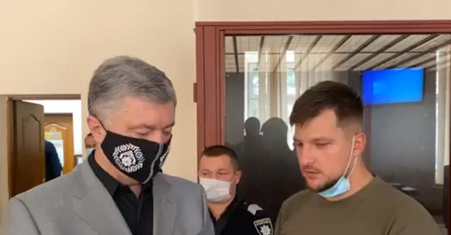 Облили зеленкой: одного из обидчиков депутата Волошина отпустили на поруки Порошенко