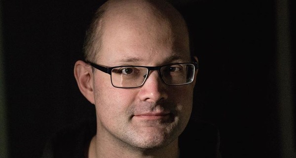 Друзья волонтера Кучапина не верят в его естественную смерть: Рядом с мусоркой узнали окровавленный диван из квартиры