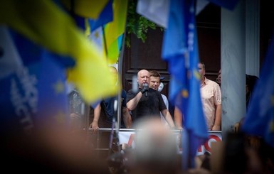 Турчинов объяснил уход к Порошенко: Он был с Ющенко, я с Тимошенко, в результате победил Янукович
