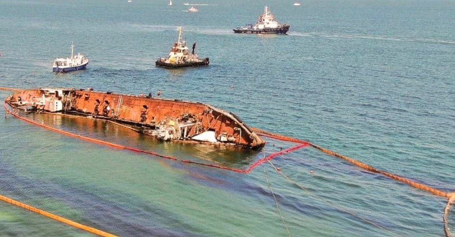 Затонувший у берегов Одессы танкер Delfi поднять не удалось