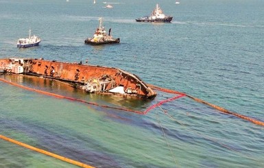 Затонувший у берегов Одессы танкер Delfi поднять не удалось