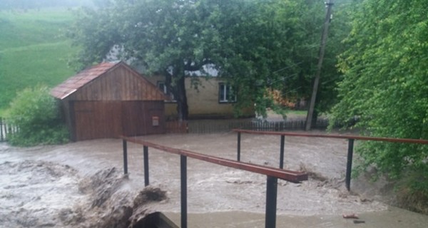 Западную Украину снова затопило: пострадали ряд населенных пунктов