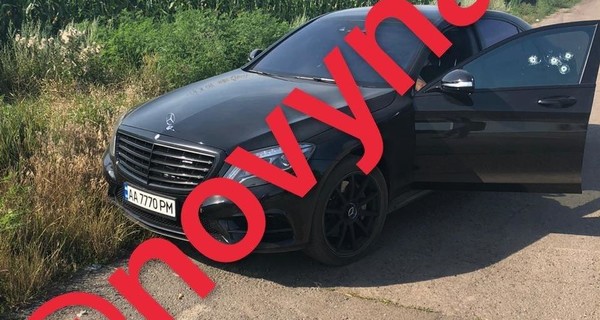 На трассе Киев-Харьков обнаружили простреленный автомобиль с трупом мужчины