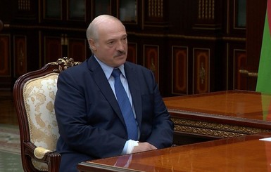 СМИ заподозрили, что руку Лукашенко перебинтовали из-за катетера