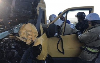 В Крыму разбился пассажирский микроавтобус: погибли восемь человек